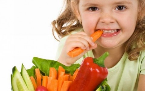 Copii mananca legume